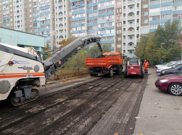 Киевляне не довольны качеством ремонта межквартальных проездов и пешеходных дорожек