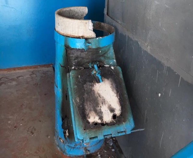 На Соломенке неизвестные взорвали мусоропровод в многоэтажке (фото)