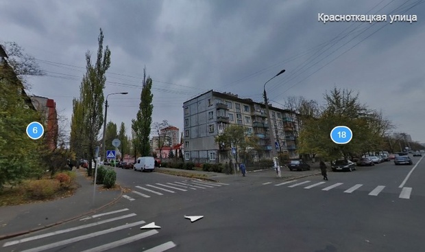 Автомобиль в Киеве сбил семью с малолетним ребенком