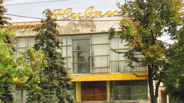 Депутат Яловой просит “коммунальщиков“ проследить за строительством ТРЦ возле бывшего кинотеатра ”Нивки”