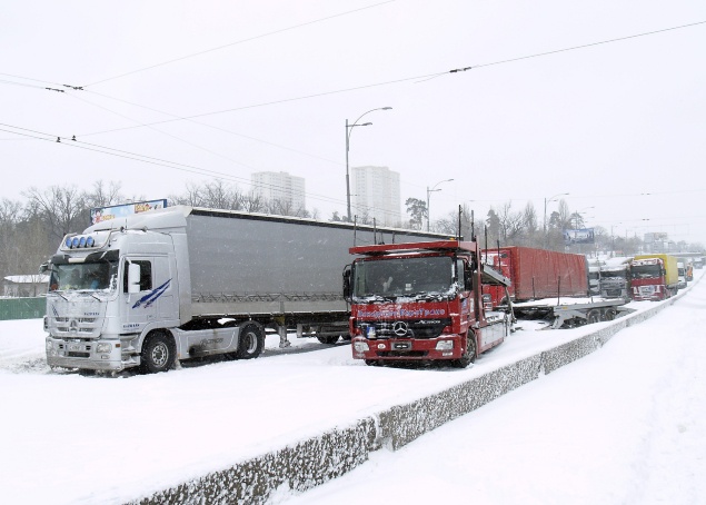 Большегрузным автомобилям ограничили въезд в Киев
