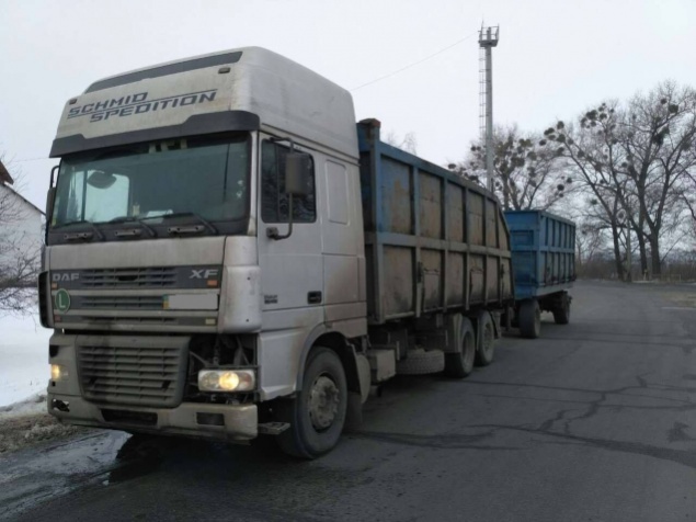 На Киевщине задержали грузовик, незаконно перевозивший 22 тонны металлолома