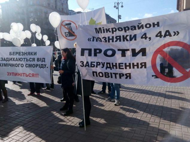 Жители Левобережья просят Киевсовет спасти их от токсичного завода “Фанплит”