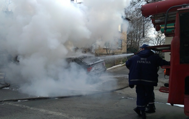 На Киевщине во время движения загорелся автомобиль (фото)