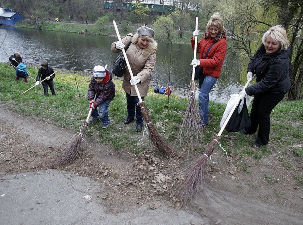 Сегодня по всему Киеву пройдут весенние субботники и высадят Аллею зеленого будущего