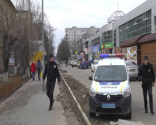Полицейские и боец АТО на Киевщине спасли от верной смерти раненого в сонную артерию