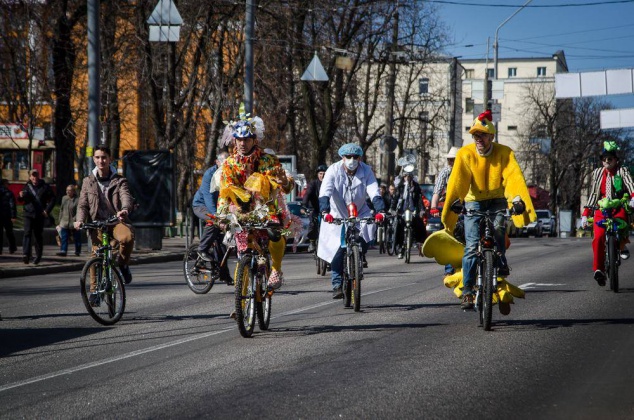 Киевлянам в День смеха предлагают “смешно” проехаться на велосипеде