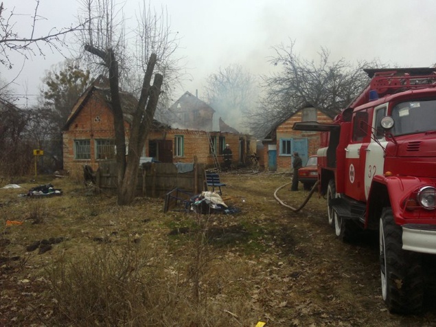 На Киевщине почти четыре часа тушили жилой дом (фото)