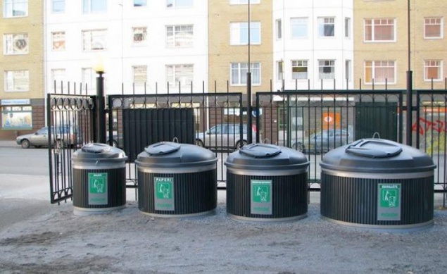 В 2017 году в Киеве обещают обустроить 70 “подземных” мусорных контейнеров