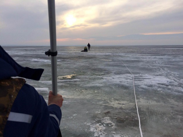 На Киевском водохранилище спасли двух рыбаков
