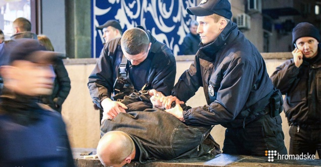 На Печерске в Киеве произошла стрельба: один ранен, двое задержанных (фото, видео)