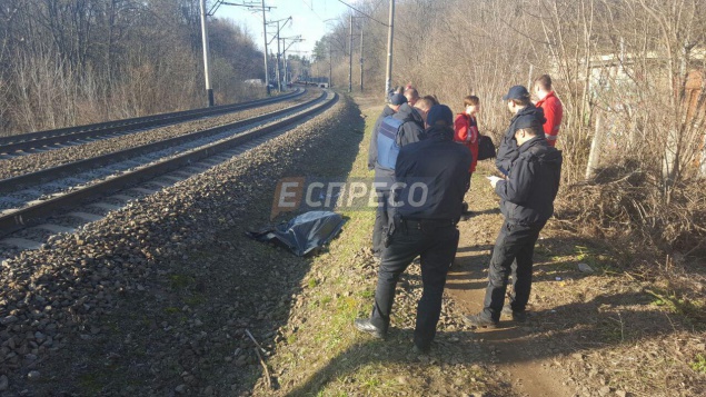 Смерть из-за фото: в Киеве поезд сбил подростка, пытавшегося сделать экстремальный снимок