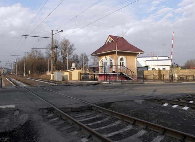 Железнодорожный переезд на проспекте Науки в Киеве временно закроют для транспорта