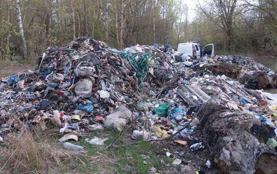 На территории зоны ЧАЭС обнаружен мусор из Львова (фото)