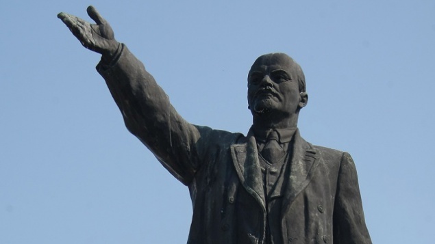 На Киевщине хотят продать памятник Ленину и купить купола для церкви