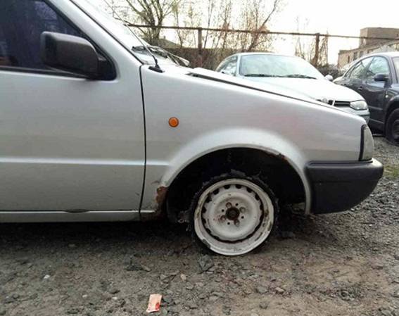 Нетрезвый житель Житомира угнал в Киеве автомобиль со спущенным колесом