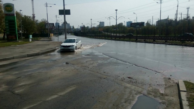 “Киевводоканал” обещает реконструировать водопровод по ул. Борщаговской