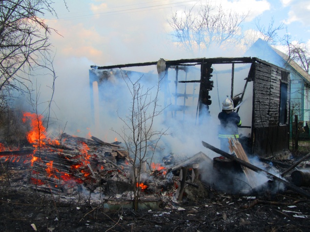 На Киевщине “сжигатели травы” чуть не уничтожили дачный кооператив (фото)