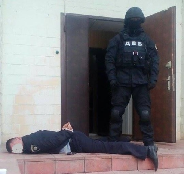 Суд приговорил полицейского к 5 годам тюрьмы за незаконную торговлю оружием на Киевщине