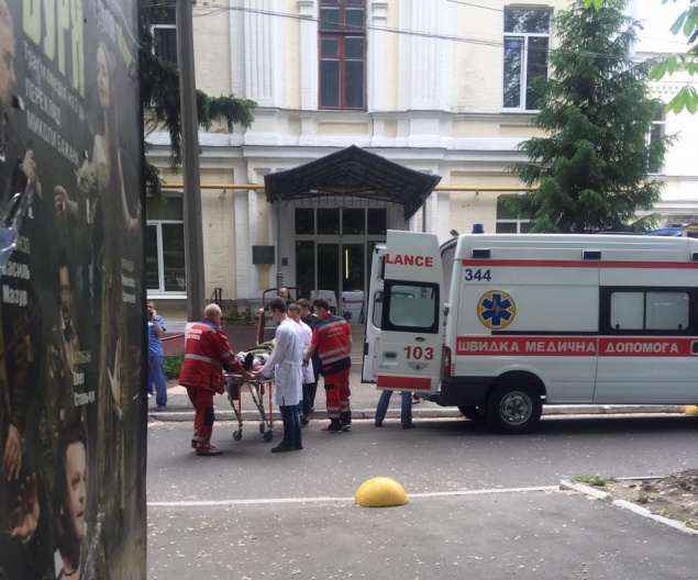 В Киевский госпиталь доставили борт с тяжело раненными бойцами из зоны АТО - требуется помощь (фото)