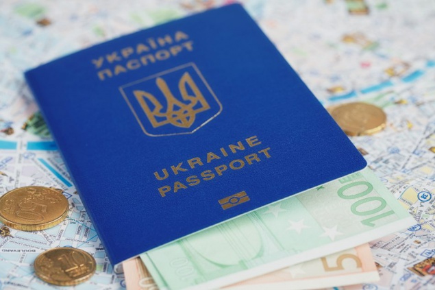 В Киеве четыре центра админуслуг возобновили оформление загранпаспортов