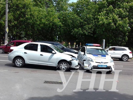 Под Киевом полицейские разбили очередной Prius
