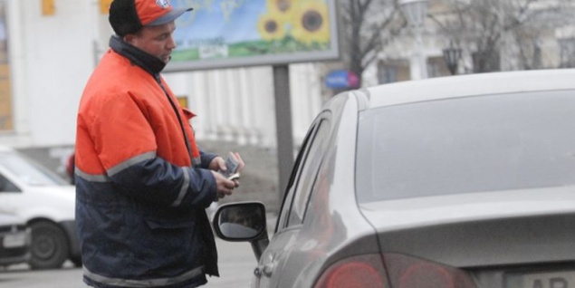 В Киеве предлагают создать муниципальную парковочную инспекцию