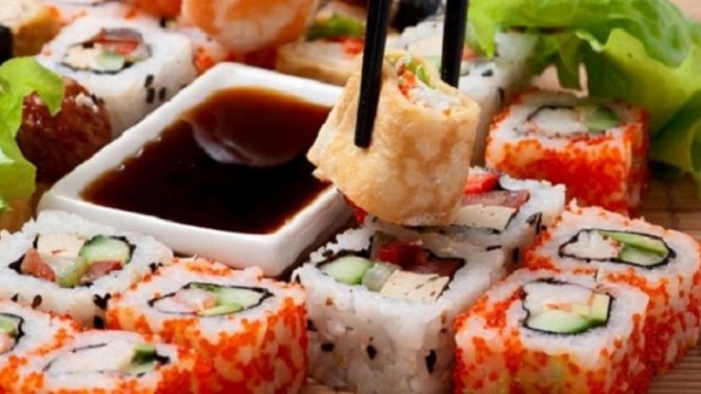 В столичном ресторане 16 человек отравились суши
