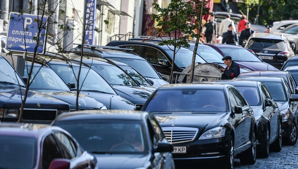 Сегодня в Киеве на трех площадках заработали новые правила оплаты за парковку