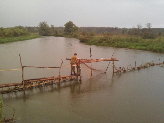 Киевский рыбоохранный патруль задержал браконьеров на реке Тетерев