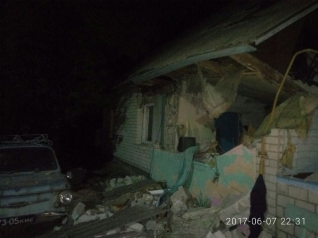 На Киевщине в результате взрыва обрушился дом (фото)