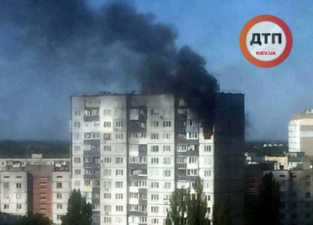 Киевские спасатели рассказали подробности пожара в жилом доме на Теремках