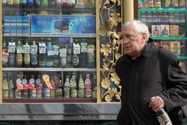 В Киеве вновь хотят ввести полный запрет на продажу алкоголя в МАФах