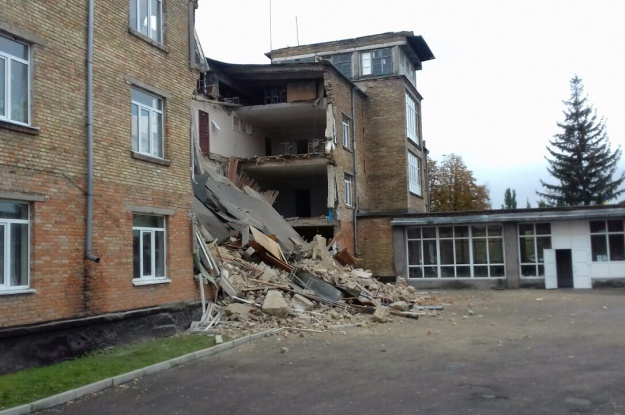Обвалившееся здание школы в Василькове решили не ремонтировать