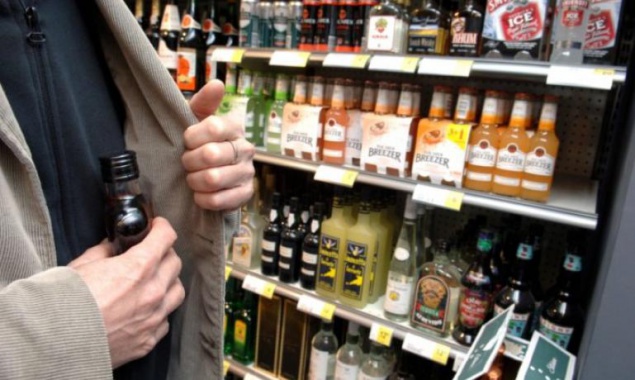 За кражу бутылки виски в Киеве мужчине светит до 4 лет тюрьмы