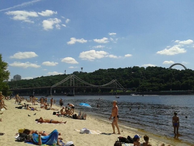 Киевские пляжи на Днепре никто не закрывал - КП “Плесо”