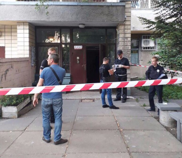 В Днепровском районе в подъезде средь бела дня застрелили мужчину