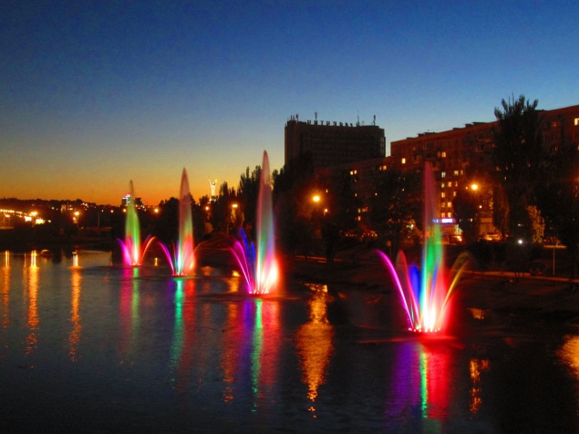 Сегодня заработают все 12 русановских фонтанов, создавая яркое светомузыкальное шоу