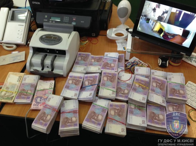 Налоговики Киева “накрыли” межрегиональный конвертцентр (фото)