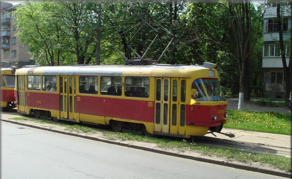 В Киеве с 12 июля вместо трамваев №14 и 15 запускают два временных автобуса и троллейбус (схемы)