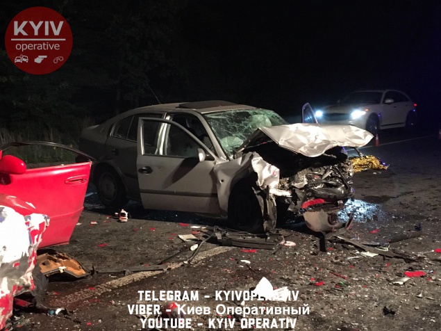 На Гостомельском шоссе в столице лобовое столкновение превратило машины в груды металла (фото, видео)