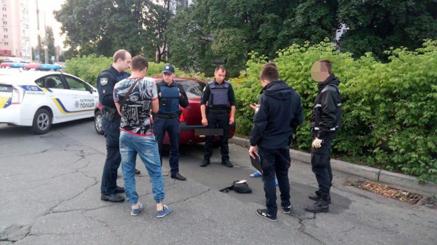 Неизвестные в Киеве устроили ночную стрельбу, но не смогли скрыться от патрульных (фото)