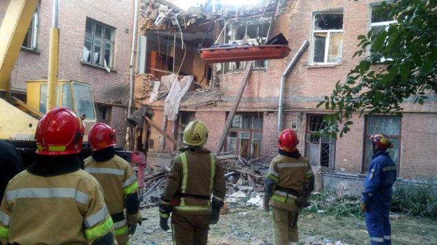 Из-под завалов взорвавшегося дома в Голосеевском районе достали тело мужчины (фото, видео)