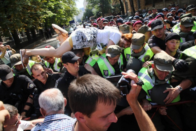 В Киеве произошла потасовка между сторонниками Саакашвили и полицией (фото, видео)