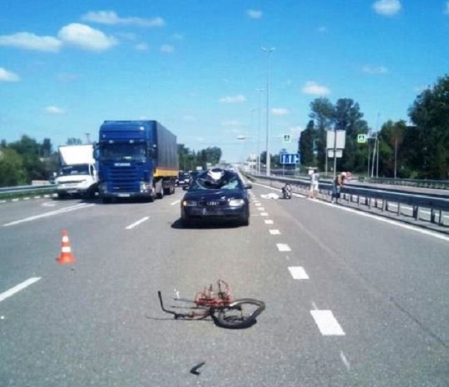 На Киевщине опять смертельная авария: под колесами Audi А6  погиб 15-летний велосипедист (фото)