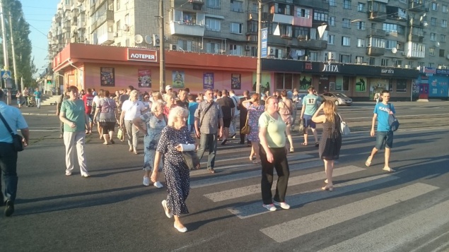 Митингующие на Харьковском шоссе в Киеве заблокировали работу трамваев и автобусов