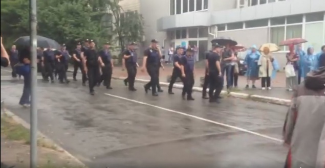 Полиция помогает застройщику “протаскивать” технику на стройплощадку по ул. Потехина - активисты (видео)