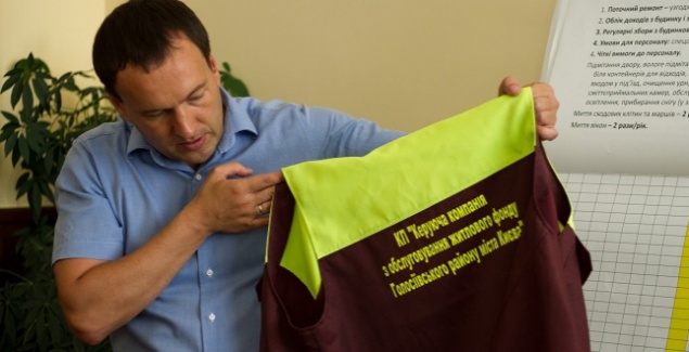 Для дворников и уборщиков Киева закупили 15 тыс. единиц инвентаря и 10 тыс. комплектов одежды – КГГА