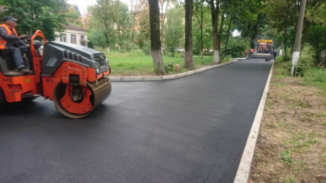 В Киеве ремонт дорог проводят в 23-х дворах, обещали подлатать более 400 (фото)