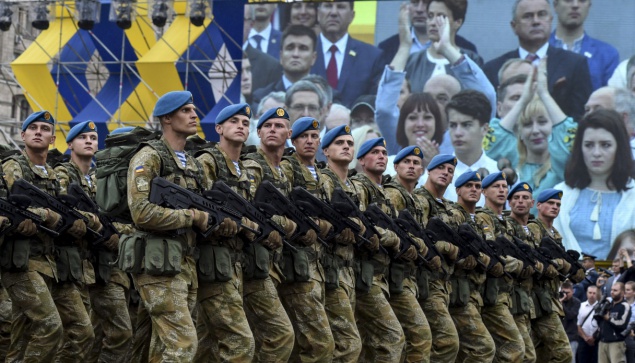 Масштабную репетицию военного парада ко Дню независимости Украины провели в Киеве на заводе “Антонов” (видео)